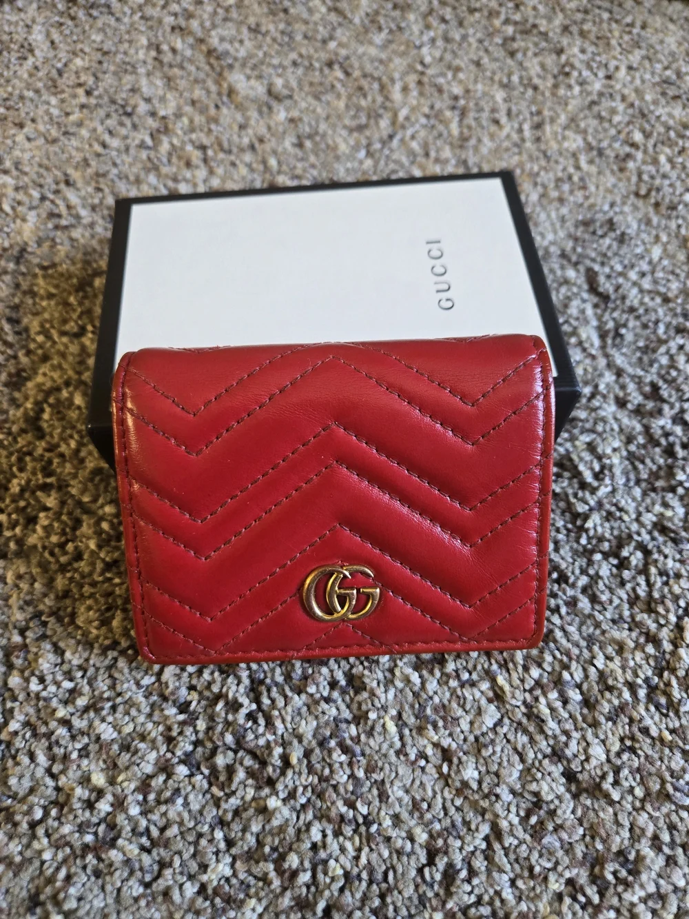 Gucci Red Quilted Leather Compact Wallet with Gold Double G - Picture 8 of 9